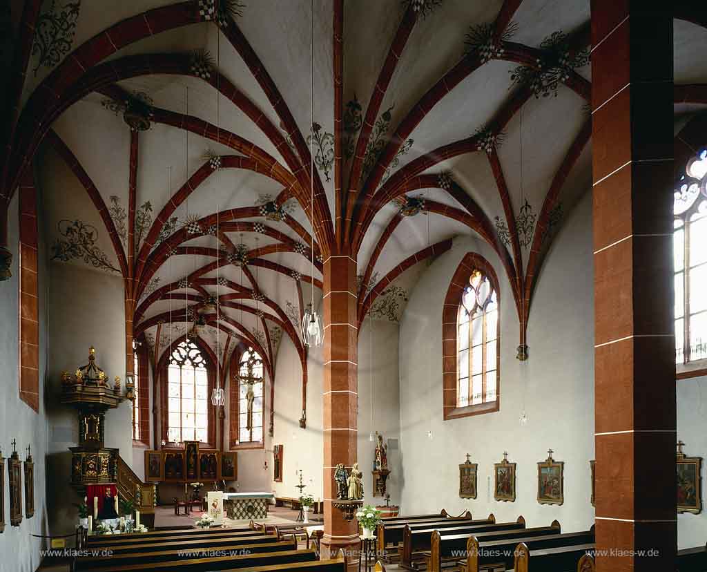 Neuerburg, Landkreis Eifelkreis Bitburg-Prüm, Eifel, Blick in Gotische Pfarrkirche St. Nikolaus  