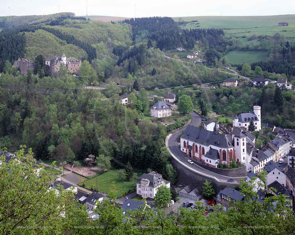 Neuerburg, Landkreis Eifelkreis Bitburg-Prm, Eifel, Blick auf Stadt und Landschaft 
