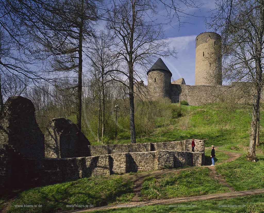 Nuerburg, Nrburg, Landkreis Ahrweiler, Eifel, Verbandsgemeinde Adenau, Blick zur Burgruine, Burg Nrberg, Nuerburg