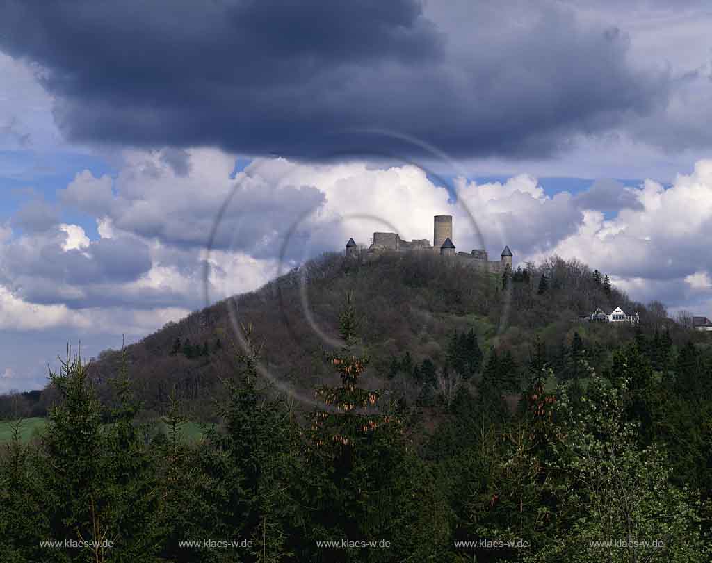 Nuerburg, Nrburg, Landkreis Ahrweiler, Eifel, Verbandsgemeinde Adenau, Blick zur Nrburg, Nuerburg und Landschaft