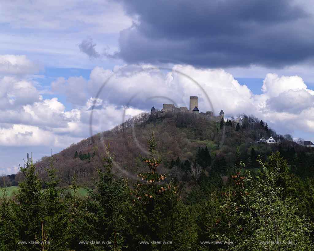 Nuerburg, Nrburg, Landkreis Ahrweiler, Eifel, Verbandsgemeinde Adenau, Blick zur Nrburg, Nuerburg und Landschaft