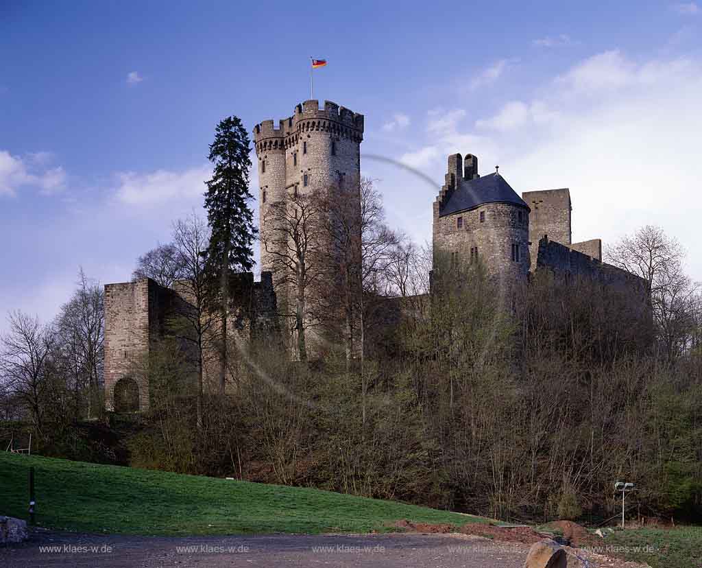 Pelm, Landkreis Vulkaneifel, Eifel, Verbandsgemeinde Gerolstein, Blick zur Ruine, Burg Kasselburg  