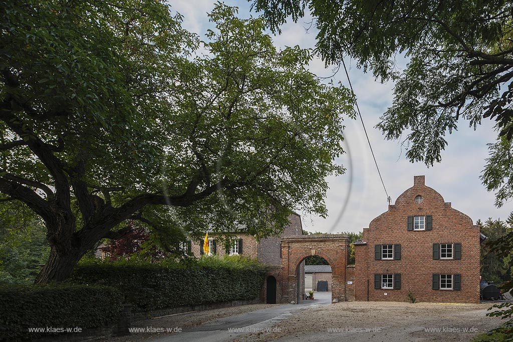 Zuelpich-Bessenich, Moenchhof, er zaehlt zu den aeltesten Hofanlagen im Zuelpicher Land. Seine Anfaenge weisen bis in das hohe Mittelalter zurueck; Zuelpich-Bessenich, homestead Moenchhof.