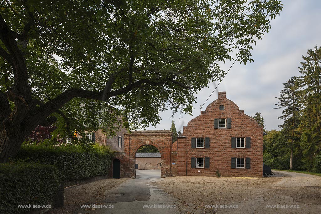 Zuelpich-Bessenich, Moenchhof, er zaehlt zu den aeltesten Hofanlagen im Zuelpicher Land. Seine Anfaenge weisen bis in das hohe Mittelalter zurueck; Zuelpich-Bessenich, homestead Moenchhof.