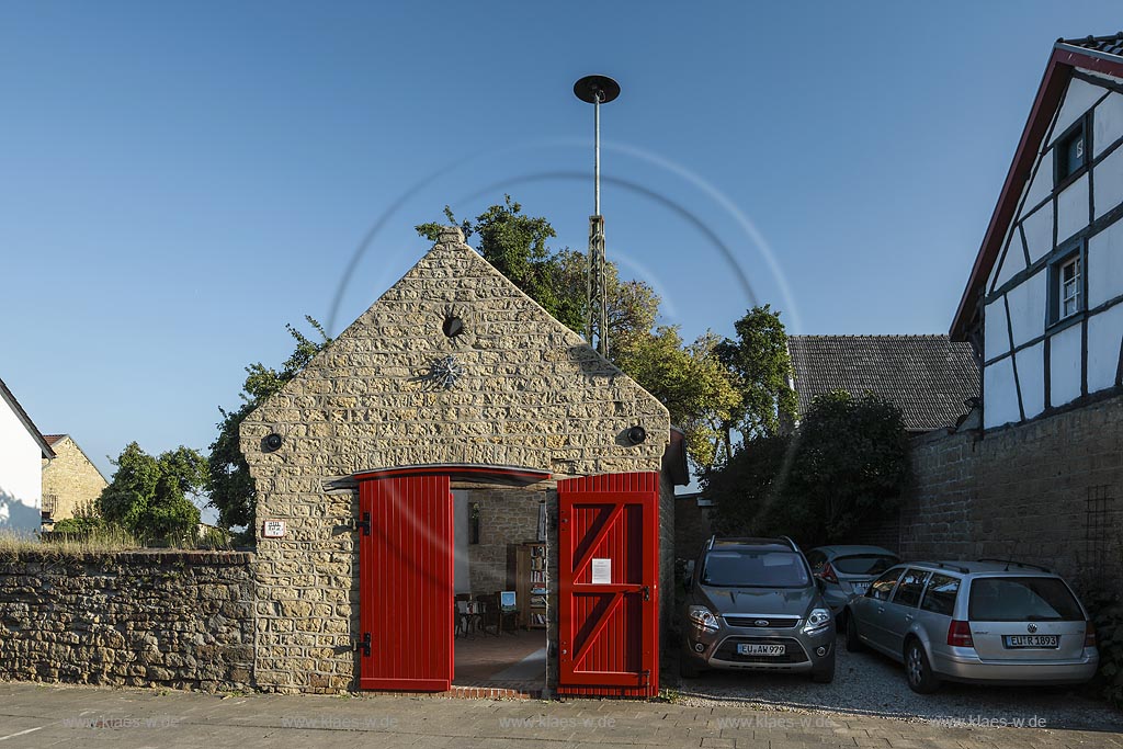 Zuelpich Buervenich-Eppenich, ehemaliges Schlafhaus der Gemeinde fuer Landstreicher neben Stephanusstrasse 104, eineinhalbgeschossiger Bruchsteinbau unter Satteldach;  Zuelpich Buervenich-Eppenich, once  house to sleep of the congregation Gemeinde fuer Landstreicher.