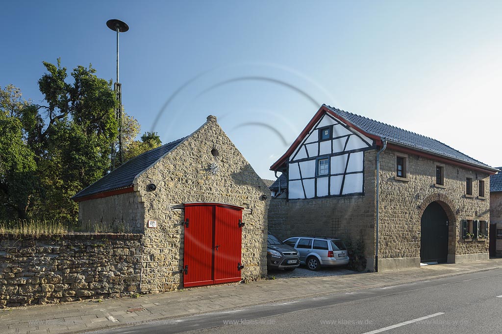 Zuelpich Buervenich-Eppenich, ehemaliges Schlafhaus der Gemeinde fuer Landstreicher neben Stephanusstrasse 104, eineinhalbgeschossiger Bruchsteinbau unter Satteldach;  Zuelpich Buervenich-Eppenich, once  house to sleep of the congregation Gemeinde fuer Landstreicher.