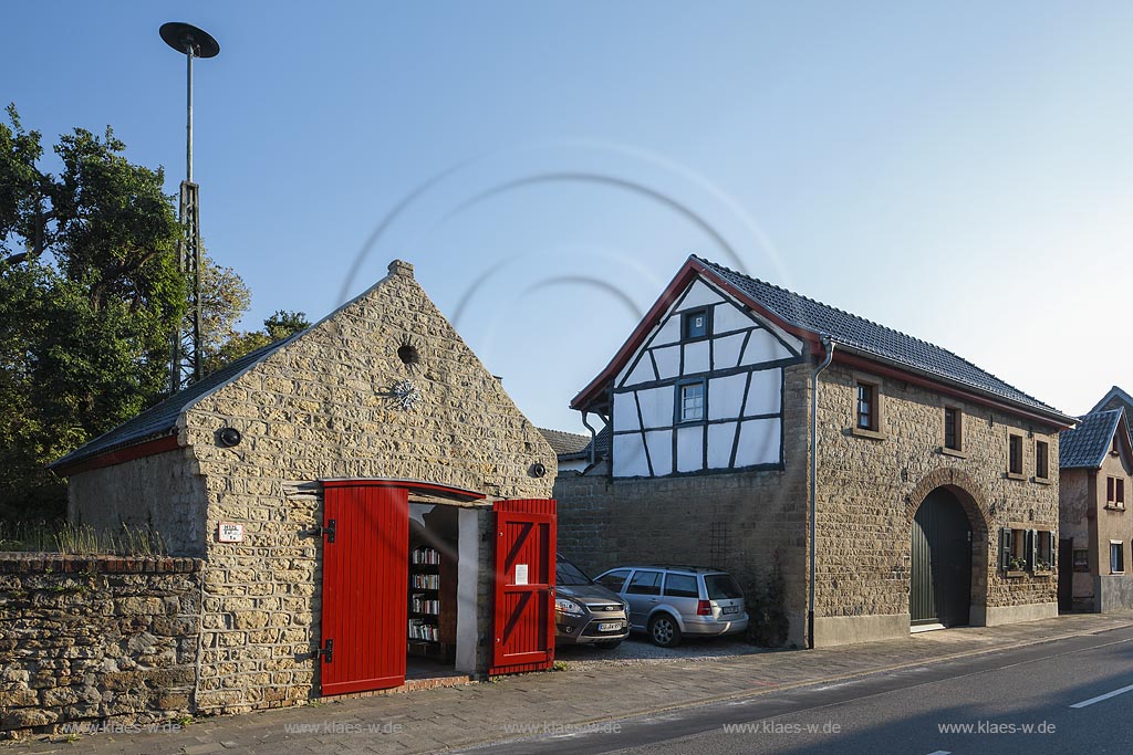 Zuelpich Buervenich-Eppenich, ehemaliges Schlafhaus der Gemeinde fuer Landstreicher neben Stephanusstrasse 104, eineinhalbgeschossiger Bruchsteinbau unter Satteldach;  Zuelpich Buervenich-Eppenich, once  house to sleep of the congregation Gemeinde fuer Landstreicher.