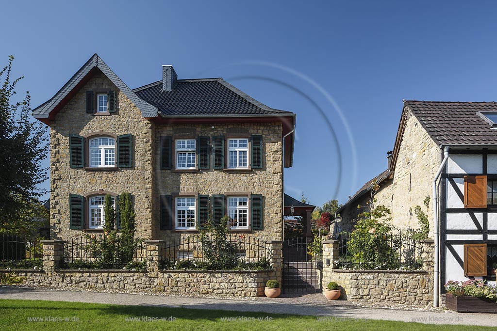 Zuelpich-Buervenich, Bruchsteinhaus Stephanusstrasse 11; Zuelpich-Buervenich, broken stone building Stephanusstrasse 11.