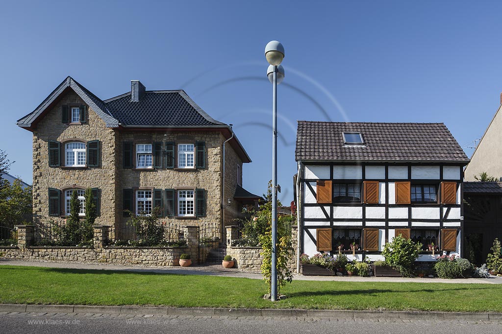 Zuelpich-Buervenich, Bruchsteinhaus mit Fachwerkhaus Stephanusstrasse 11; Zuelpich-Buervenich, broken stone building and frame house Stephanusstrasse 11.