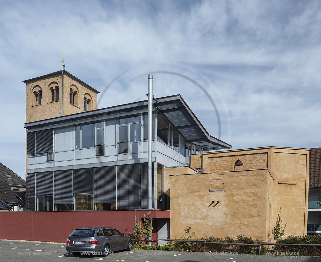 Zuelpich, die ehemalige Martinskirche, heute eine Buergerbegegnungstaette; Zuelpich, once church Martinskirche.