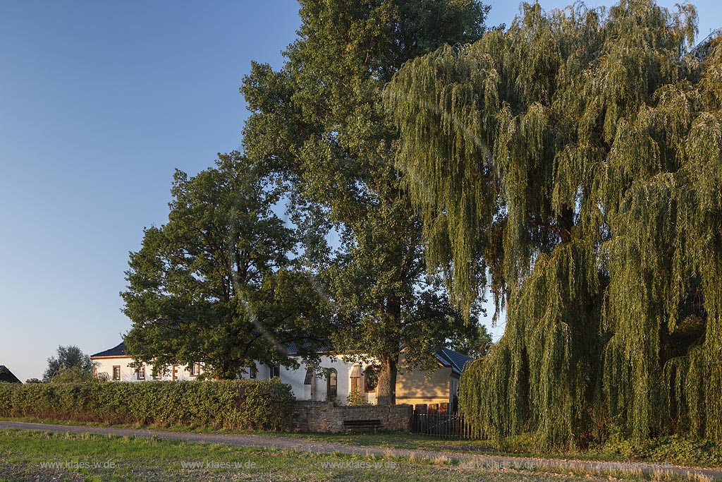 Zuelpich-Enzen, Kloster Antonigartzem, das Klostergebaeude selbst stammt weitgehend aus der 2. Haelfte des 17. Jahrhunderts; Zuelpich-Enzen, abbey Kloster Antonigartzem.