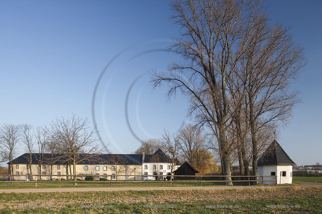 Zuelpich-Enzen, Kloster Antonigartzem, das Klostergebaeude selbst stammt weitgehend aus der 2. Haelfte des 17. Jahrhunderts; Zuelpich-Enzen, closter Antonigartzem.