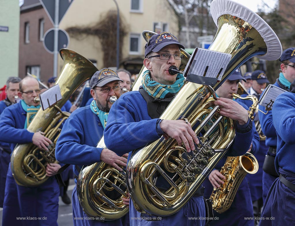 Zuelpich, Karnevalisten, Musikgruppe mit Tuba; Zuelpich carnival musicians with tuba