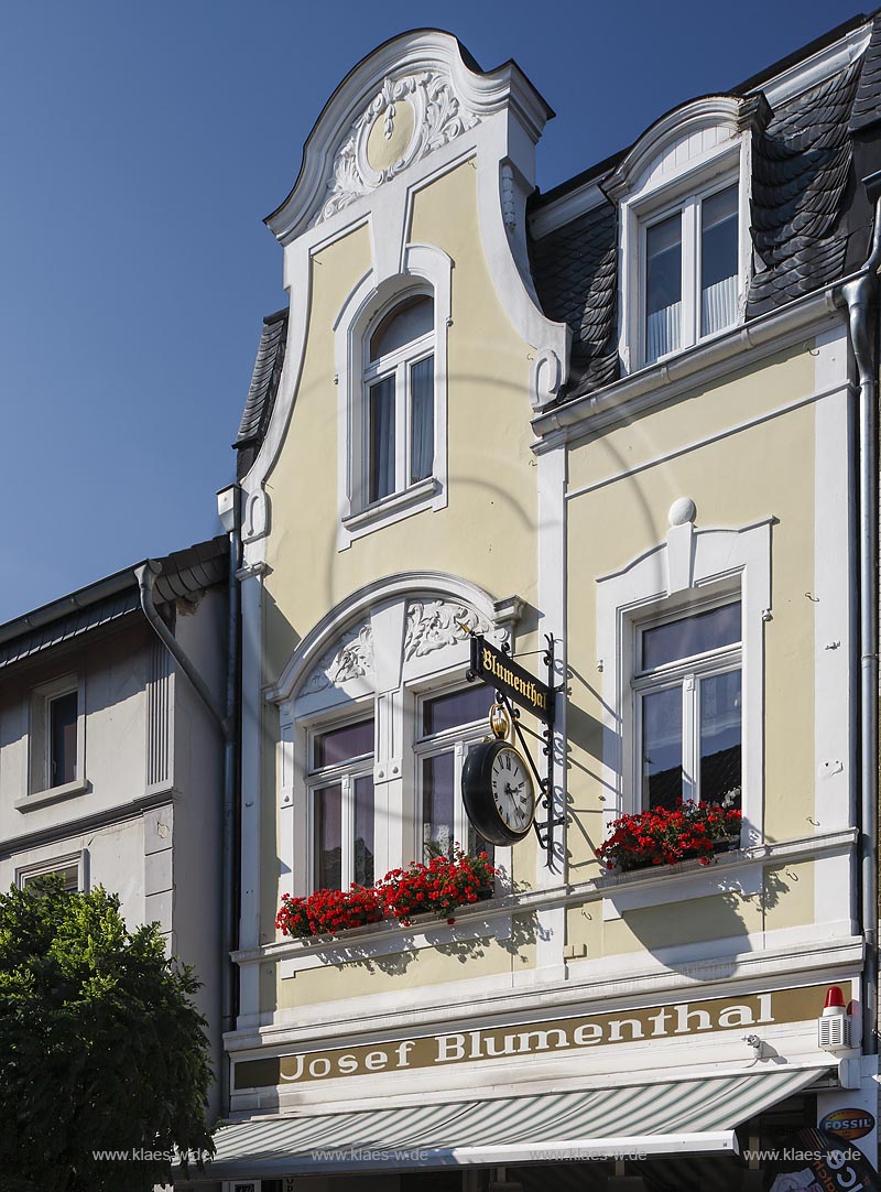 Zuelpich, Koelnstrasse 51, Jugendstilfassade, Juwelier Joseph Blumenthal; Zuelpich, street Koelnstrasse 51, art nouveau fa√ade,  jewellers shop of Joseph Blumenthal.