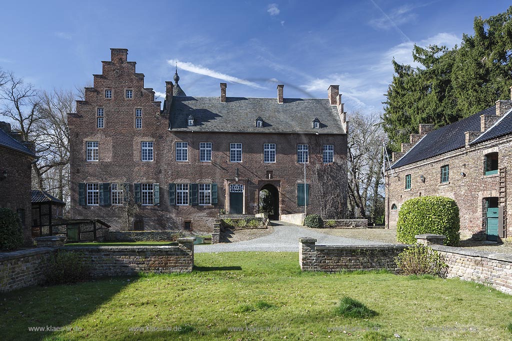 Zuelpich-Nemmenich, Haus Lauvenburg, ein Backsteinbau der Spaetgotik; Zuelpich-Nemmenich, manor house Haus Lauvenburg