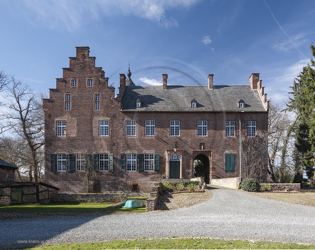 Zuelpich-Nemmenich, Haus Lauvenburg, ein Backsteinbau der Spaetgotik; Zuelpich-Nemmenich, manor house Haus Lauvenburg