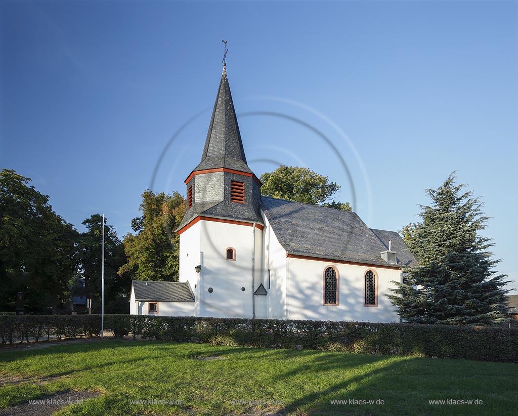 Zuelpich-Oberelvenich, Rektoratskirche St. Matthias, deren Ursprung geht urkundlich in das Jahr 1291 zurueck; Zuelpich-Oberelvenich, church Rektoratskirche St. Matthias.