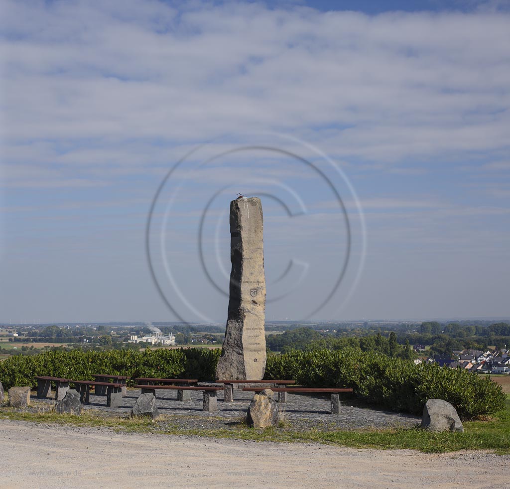 Zuelpich Schwerfen, Matthias-Saeule, Basaltsaeule, die dem Hl. Matthias und seinen Verehrern gewidmet ist; Zuelpich Schwerfen, pillar Matthias-Saeule.