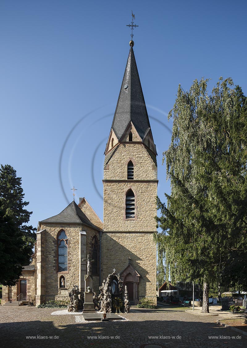 Zuelpich-Schwerfen, Kirche St. Dionysius, sie wurde zwischen 1891 und 1893 erbaut; Zuelpich-Schwerfen, church St. Dionysius.