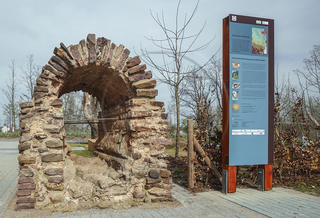 Zuelich, Seepark, Llandesgartenschaugelaende, Roemische Wasserleitung aus der Eifel. Bodendenkmal; Zuelpich, regional garden and flower festival "Landesgartenschau" Zuelpich 2014, roman acqueduct.