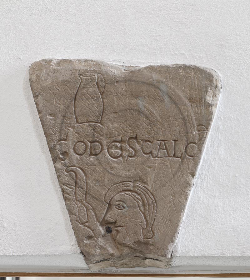 Zuelpich St. Peter Kirche, der sogenannte Baumeisterstein mit Inschrift. 