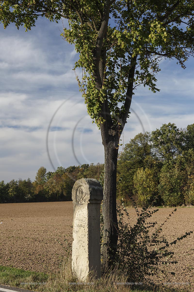 Zuelpich-Uelpenich, Preussischer Meilenstein; Zuelpich-Uelpenich, a Prussian cornerstone.