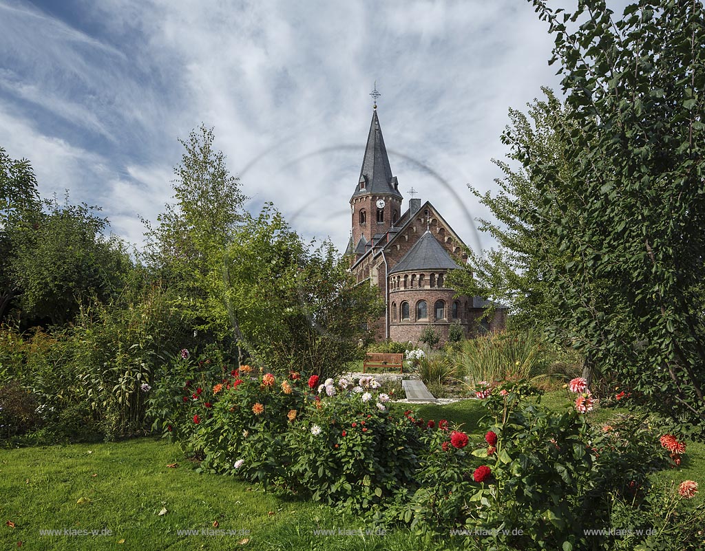 Zuelpich-Uelpenich, katholische Kirche St. Kunibert; Zuelpich-Uelpenich,  catholic church St. Kunibert.