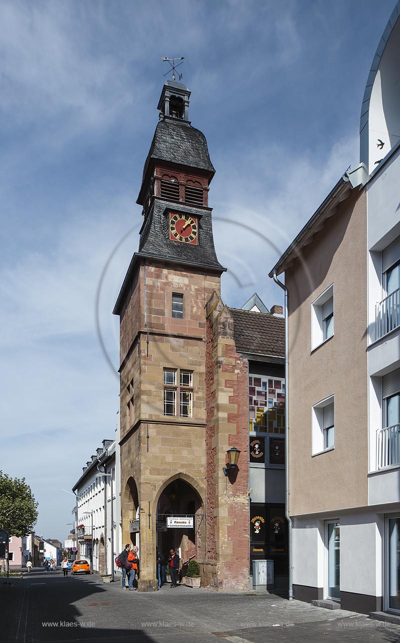 Zuelpich, viereckiger Rathausturm des ehemaligen Rathaus; Zuelpich, quadrangular tower of the once town hall.