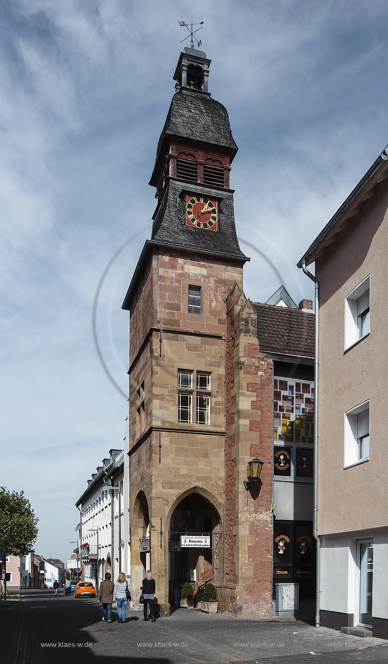 Zuelpich, viereckiger Rathausturm des ehemaligen Rathaus; Zuelpich, quadrangular tower of the once town hall.