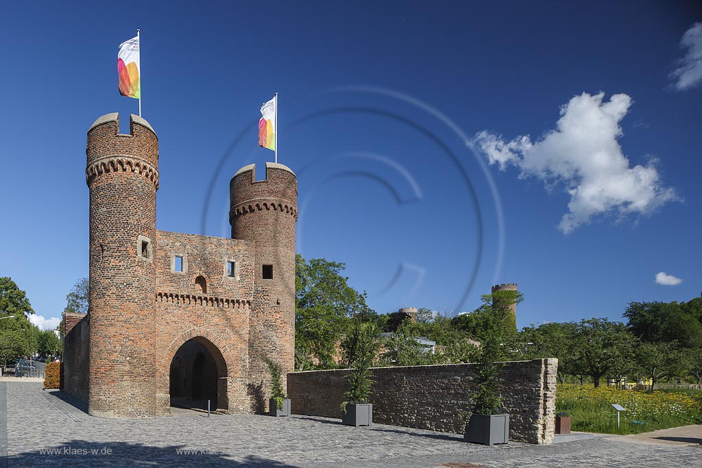 Zuelpich, Weintor auf dem Landesagtenschaugelaende 2014; Zuelpich town gate weiertor.