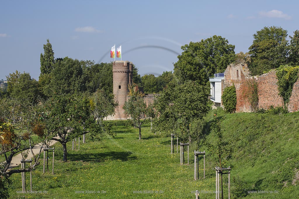 uelpich, Stadttor Weiertor mit Streuobstwiese auf dem Gelaende der Landesgartenschau 2014 in Zuelpich; Zuelpich, town gate with orchard meadow on the area of the Landesgartenschau 2014 in Zuelpich.