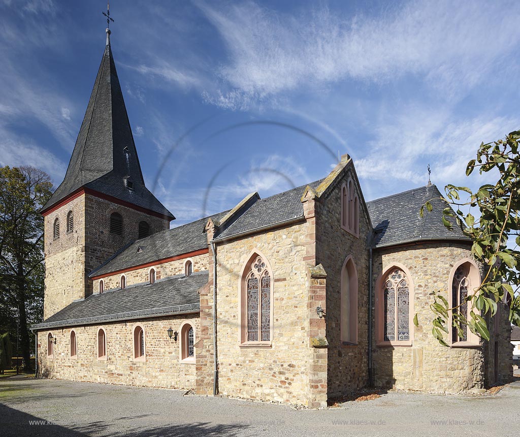 Zuelpich-Wichterich, Kirche St. Johannes und Sebastianus; Zuelpich-Wichterich, church St. Johannes and Sebastianus.