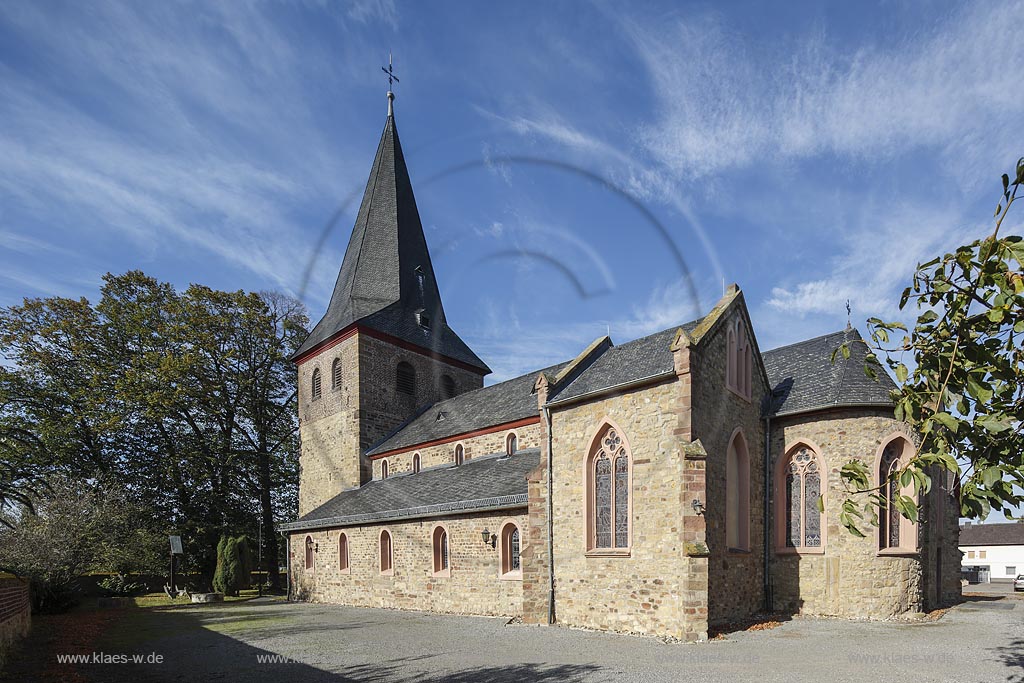 Zuelpich-Wichterich, Kirche St. Johannes und Sebastianus; Zuelpich-Wichterich, church St. Johannes and Sebastianus.