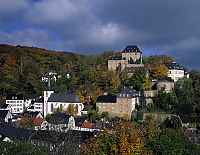 Blankenheim, Kreis Euskirchen, Eifel, Blick auf den Ort im Herbst