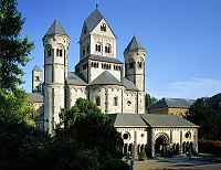 Glees, Landkreis Ahrweiler, Eifel, Brohltal, Blick auf Pfarrkirche, Abteikirche, Benediktinerkloster, Maria Laach, Basilica minor   