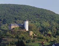 Kreuzberg, Altenahr, Landkreis Ahrweiler, Eifel, Blick auf Burg, Höhenburg, Hoehenburg Kreuzberg und Landschaft