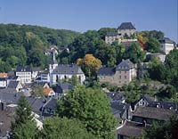 Blankenheim, Kreis Euskirchen, Eifel, Blick auf den Ort im Sommer