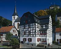 Blankenheim, Kreis Euskirchen, Eifel, Blick auf Kirche, Fachwerkhaeuser, Fachwerhäuser und Burg