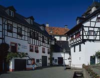 Blankenheim, Kreis Euskirchen, Eifel, Blick auf Fachwerkwinkel, Fachwerkhaeuser, Fachwerkhuser mit Ahrquelle