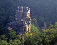 Wierschem, Burg Eltz,Tal der Elz, Münstermaifeld, Muenstermaifeld, Landkreis Mayen-Koblenz, Eifel, Blick auf Burg Eltz