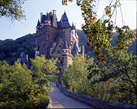 Wierschem, Burg Eltz,Tal der Elz, Münstermaifeld, Muenstermaifeld, Landkreis Mayen-Koblenz, Eifel, Blick auf Burg Eltz