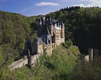 Wierschem, Burg Eltz,Tal der Elz, Münstermaifeld, Muenstermaifeld, Landkreis Mayen-Koblenz, Eifel, Blick auf Burg Eltz