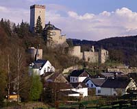 Hillesheim, Kerpen, Eifel, Landkreis Vulkaneifel, Blick auf Burg Kerpen und Ortschaft 