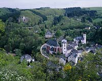 Neuerburg, Landkreis Eifelkreis Bitburg-Prüm, Eifel, Blick auf Stadt und Landschaft