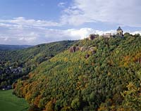 Nideggen, Kreis Düren, Eifel, Blick zur Burg Nideggen, Bergfried, in Herbstlandschaft
