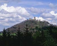 Nuerburg, Nürburg, Landkreis Ahrweiler, Eifel, Verbandsgemeinde Adenau, Blick zur Nürburg, Nuerburg und Landschaft