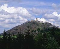 Nuerburg, Nrburg, Landkreis Ahrweiler, Eifel, Verbandsgemeinde Adenau, Blick zur Nrburg, Nuerburg und Landschaft