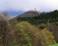 Nuerburg, Nrburg, Landkreis Ahrweiler, Eifel, Verbandsgemeinde Adenau, Blick zur Nrburg, Nuerburg und Landschaft im Frhling, Fruehling