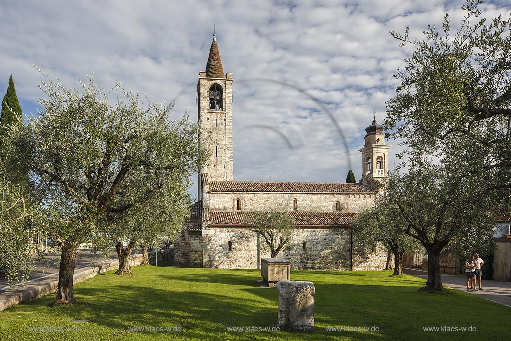 Bardolino, Blick in die Landschaft; Bardolino, view to the landscape.