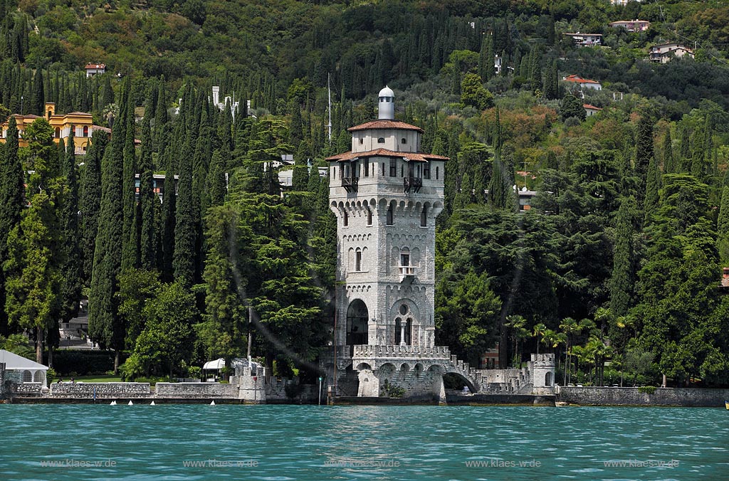 Gardone Riviera, Blick vom Gardasee zum Turm von San Marco, ehemaliges Bootshaus der Villa Alba, la Torre di San Marco; Gardone Riviera, view from lake Garda to St. Mark's tower, once the boathouse at Villa Alba; Gardone Riviera, Lago di Garda et la torre di San Marco, gia darsenadi Villa Alba 